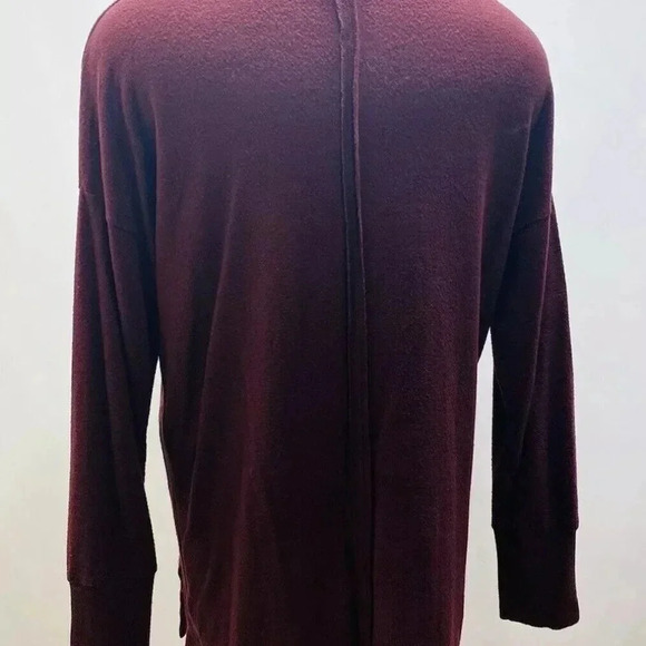 GIBSON Women Long Sleeve Pull-Over Burgundy Asymmetrical Hem Sweater Size Medium - Picture 6 of 11